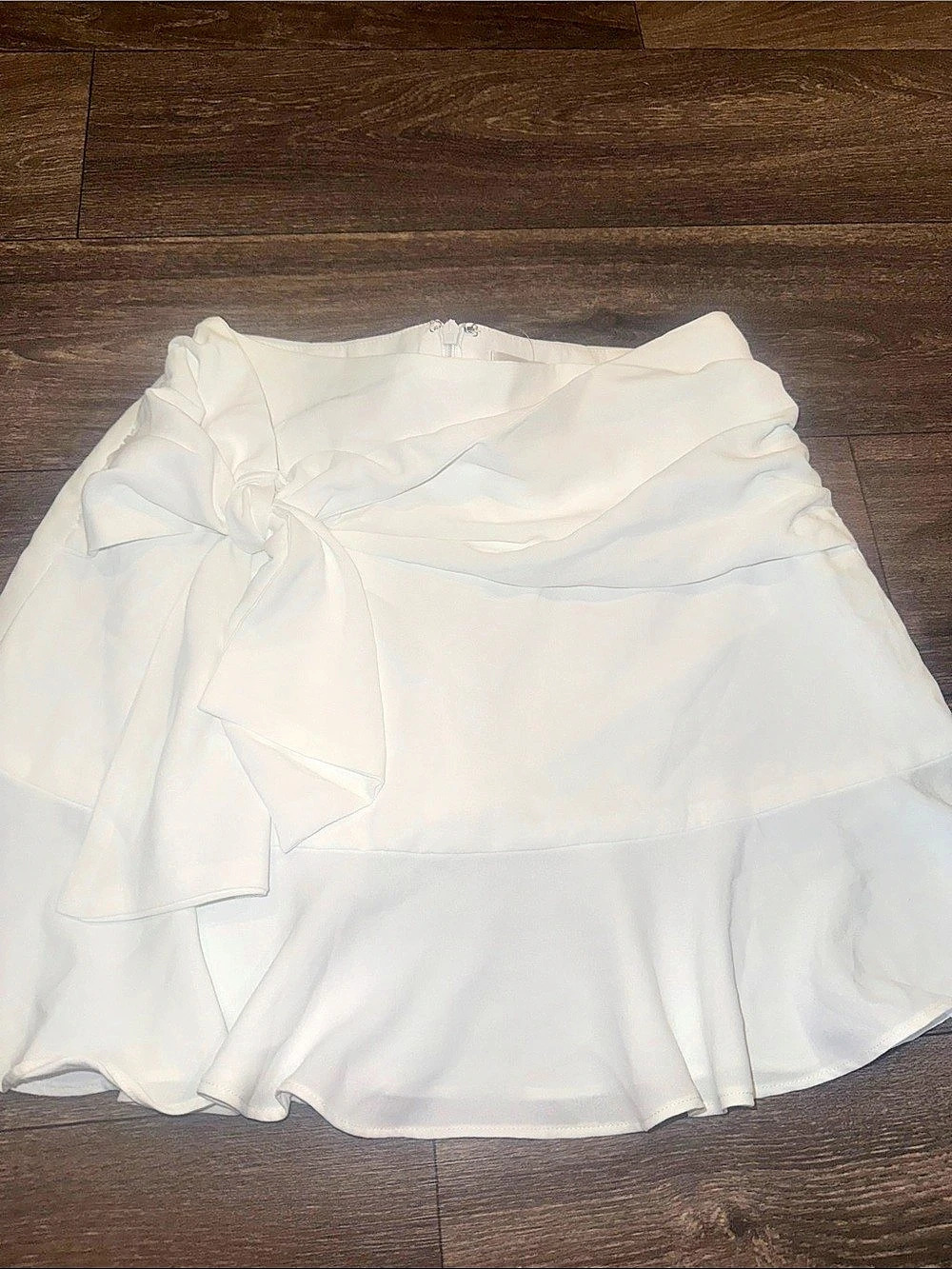 Vestique Isn't She Lovely Skirt White Ruffle Mini Skirt Size Large
